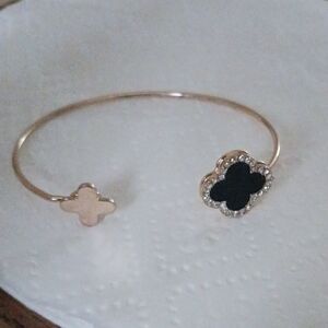 Elegant Gold and Black Clover Bracelet EUC